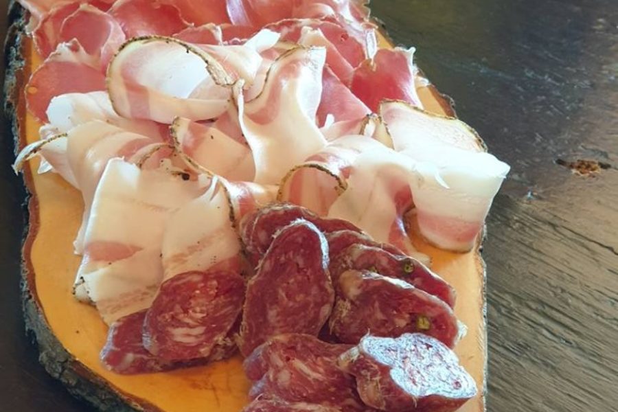 A Tenuta Saiano è tempo di maialino al forno