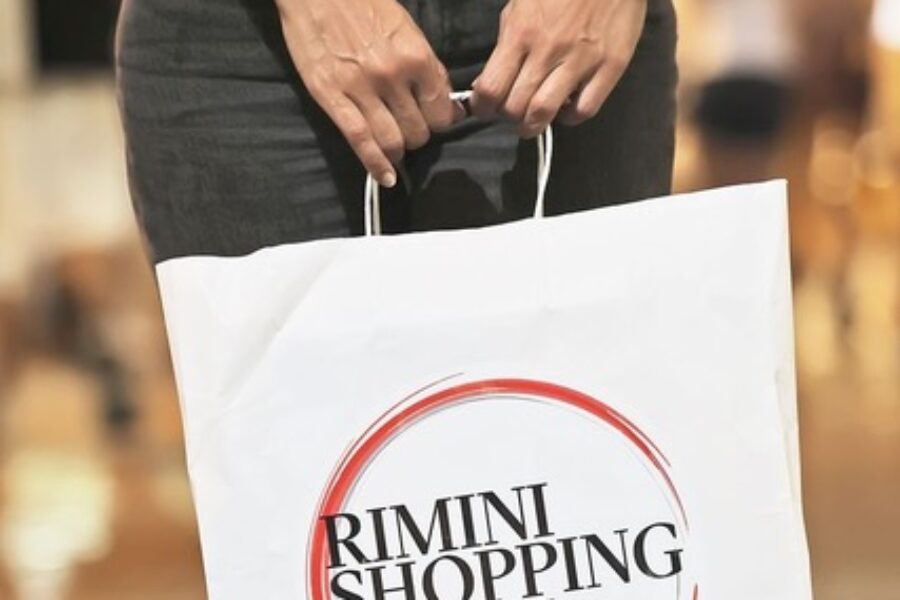 Rimini Shopping Night, il centro fa il pieno: chiusa un’edizione in crescita con una presenza sempre maggiore di turisti stranieri
